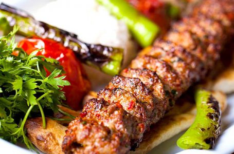 ترفندهای نریختن کباب کوبیده از روی سیخ