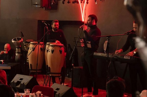 رستوران با موسیقی زنده